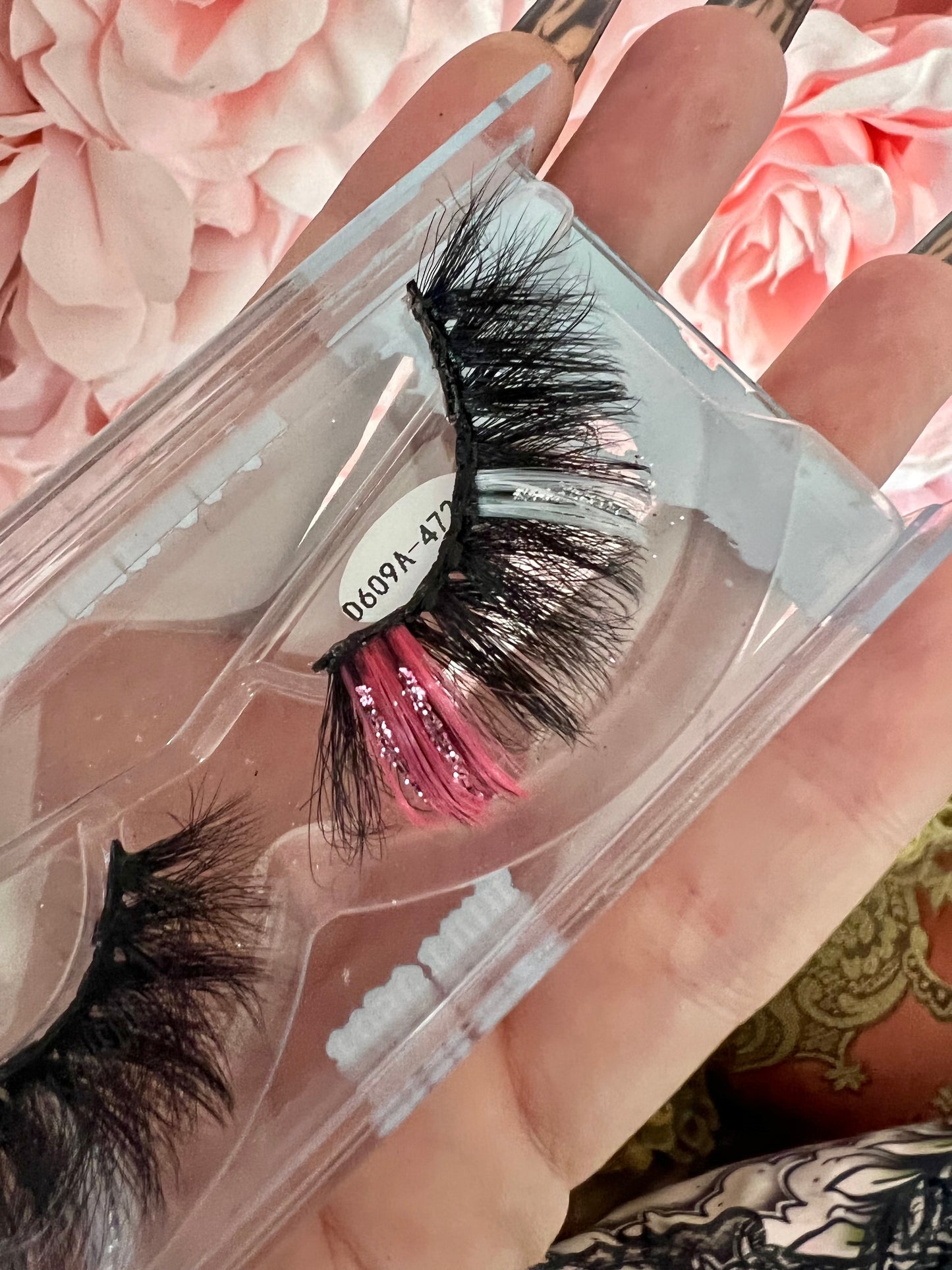 PINK SPECTRE foil flare false lashes