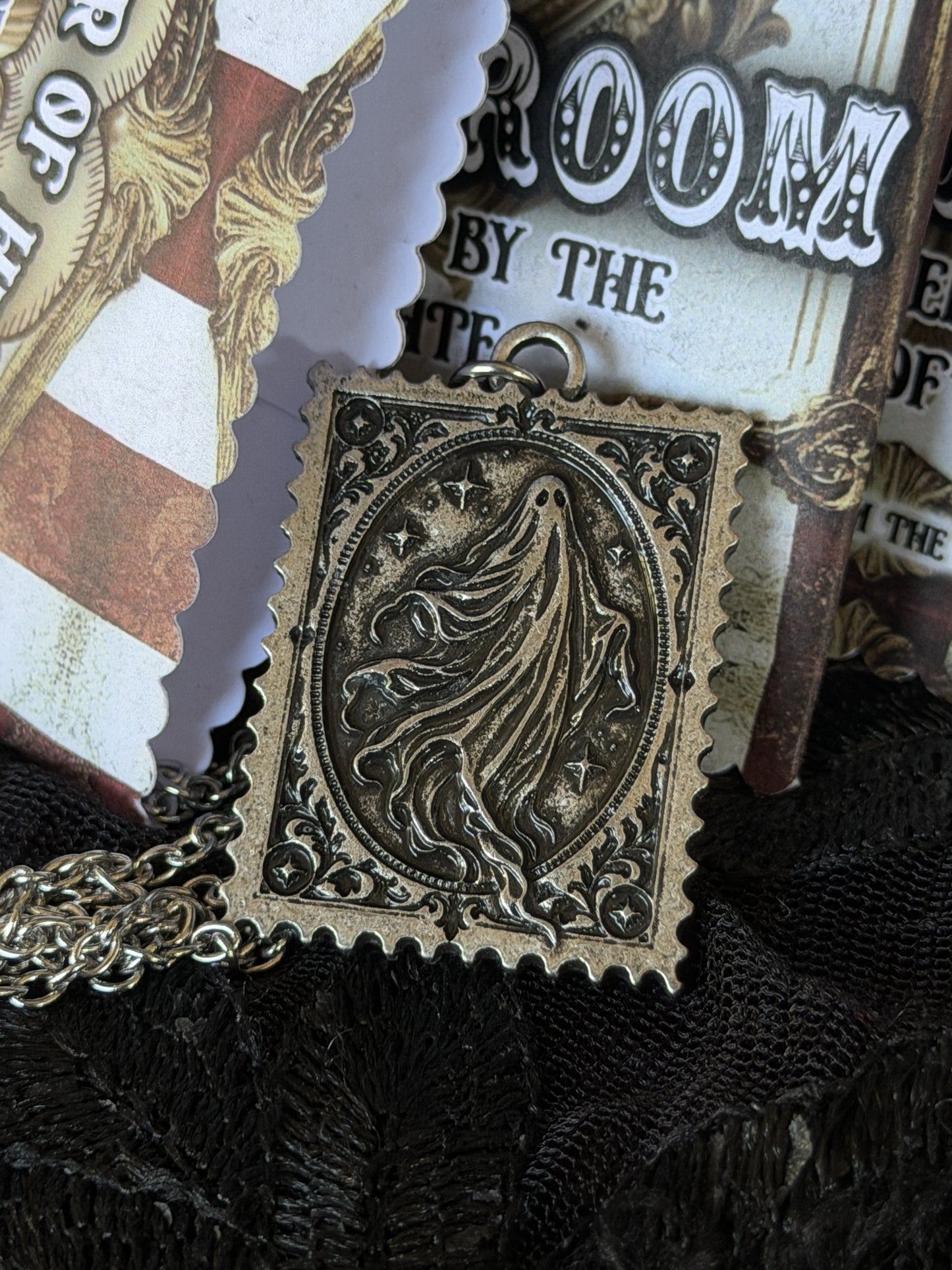 THE SÉANCE ROOM - Mother of Hades Trinkets Dealt By The Hand of Fate Blind bag