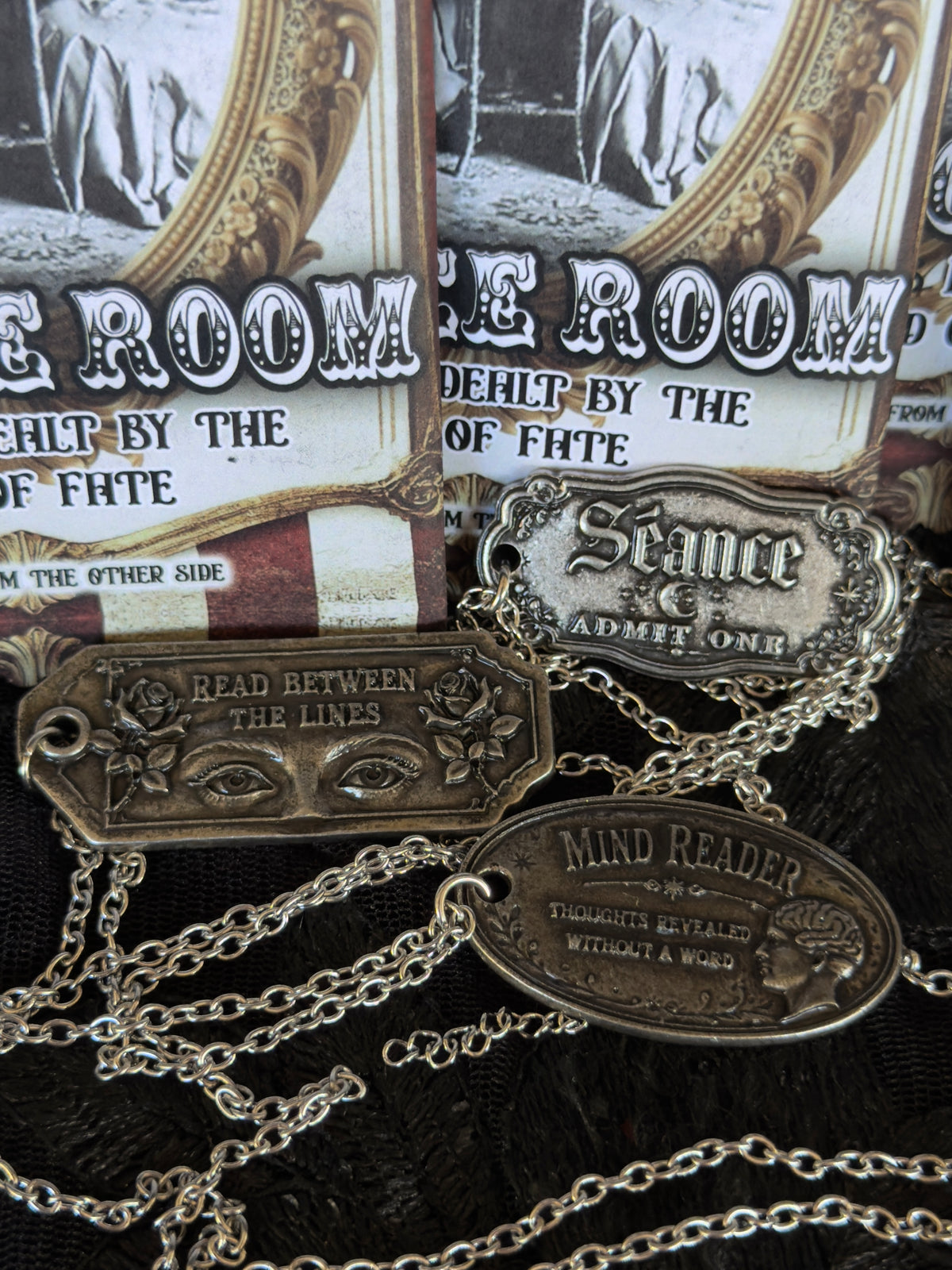 THE SÉANCE ROOM - Mother of Hades Trinkets Dealt By The Hand of Fate Blind bag