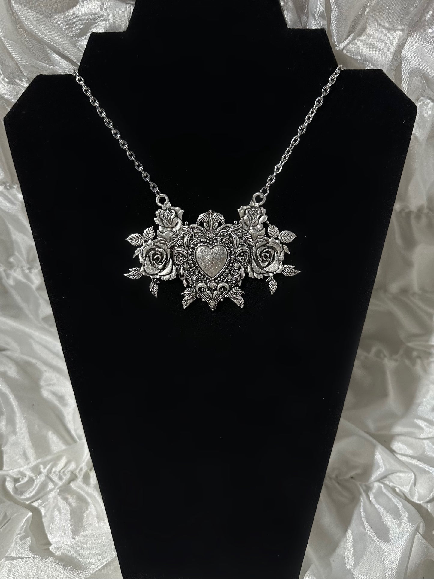 QUEEN OF HEARTS  - Mother of Hades Cast Necklace