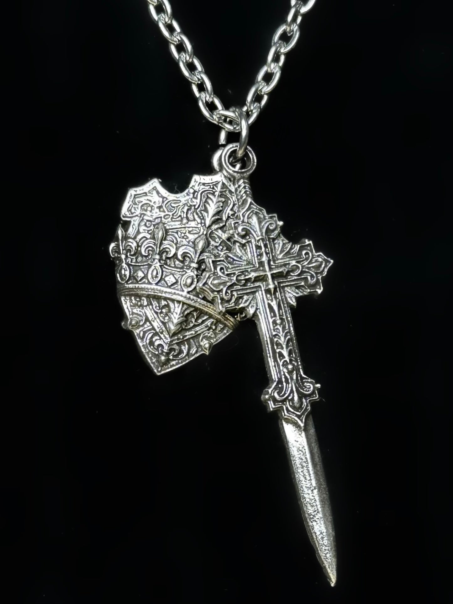 Shield & protect - Mother of Hades Cast Necklace