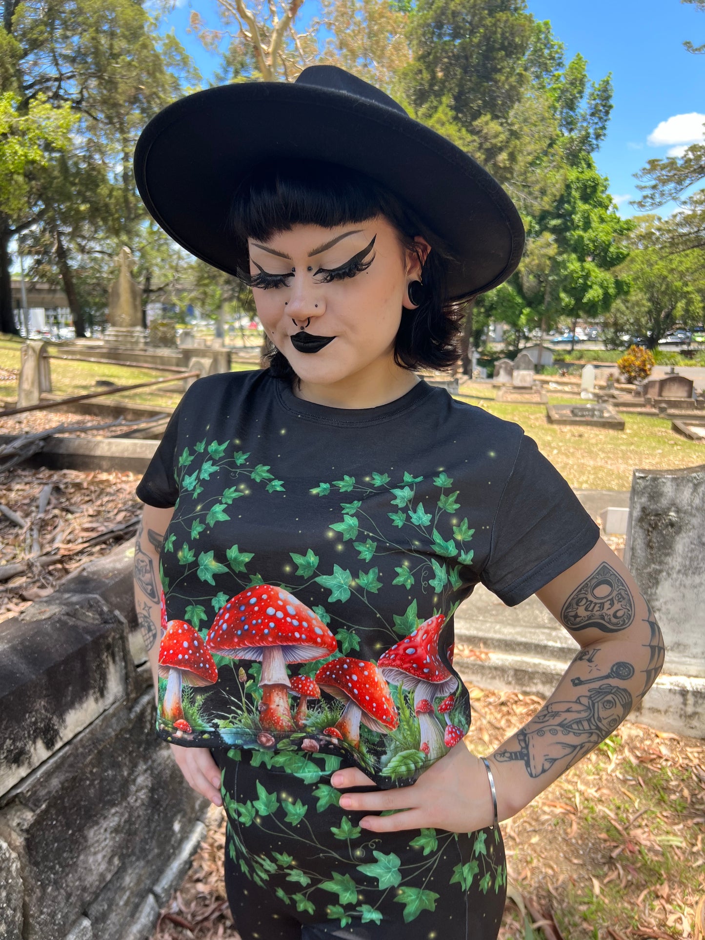 DON'T EAT IT - toadstool and poison ivy Cropped Tshirt