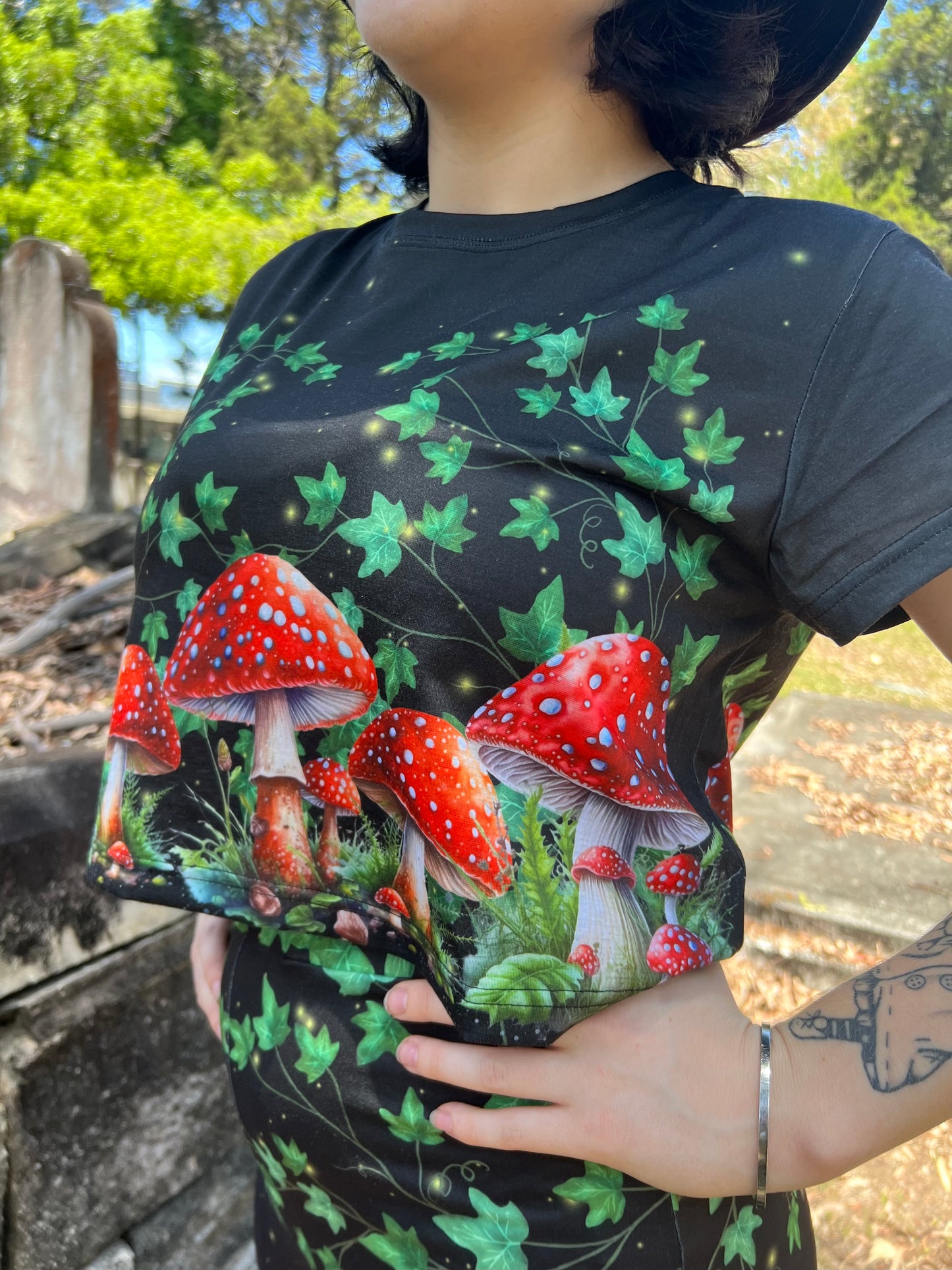 DON'T EAT IT - toadstool and poison ivy Cropped Tshirt